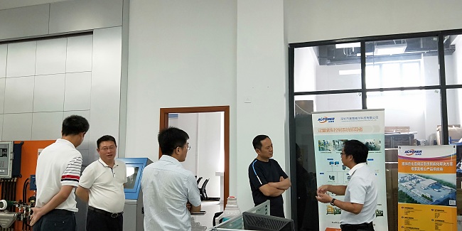 热烈欢迎山东荣信集团领导莅临蓝冠注册总部洽谈合作