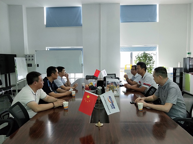 热烈欢迎山东荣信集团领导莅临蓝冠注册总部洽谈合作